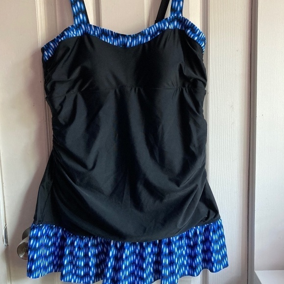XL Bathings suit one piece with rouged mid section ruffle cover up skirt-size XL - Picture 1 of 2